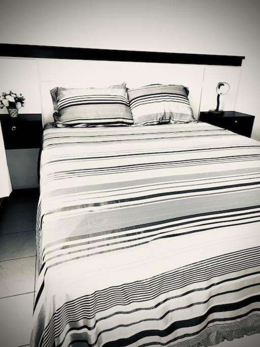 Stayhere! Fique Aqui! Apartamento 2/4 Mobiliado No Costa Azul :-) Salvador Kültér fotó